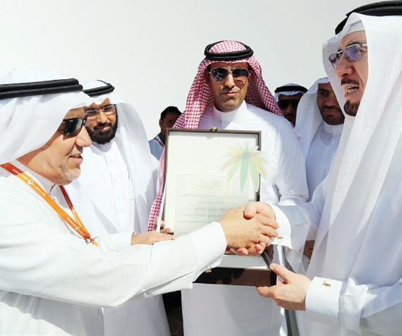 وزير العمل يكرم «دواجن الوطنية» لجهودها 
في سعودة الوظائف وتوطينها