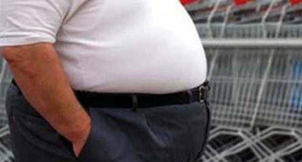 10 أطعمة تجنبها للتخلص من "الكرش"