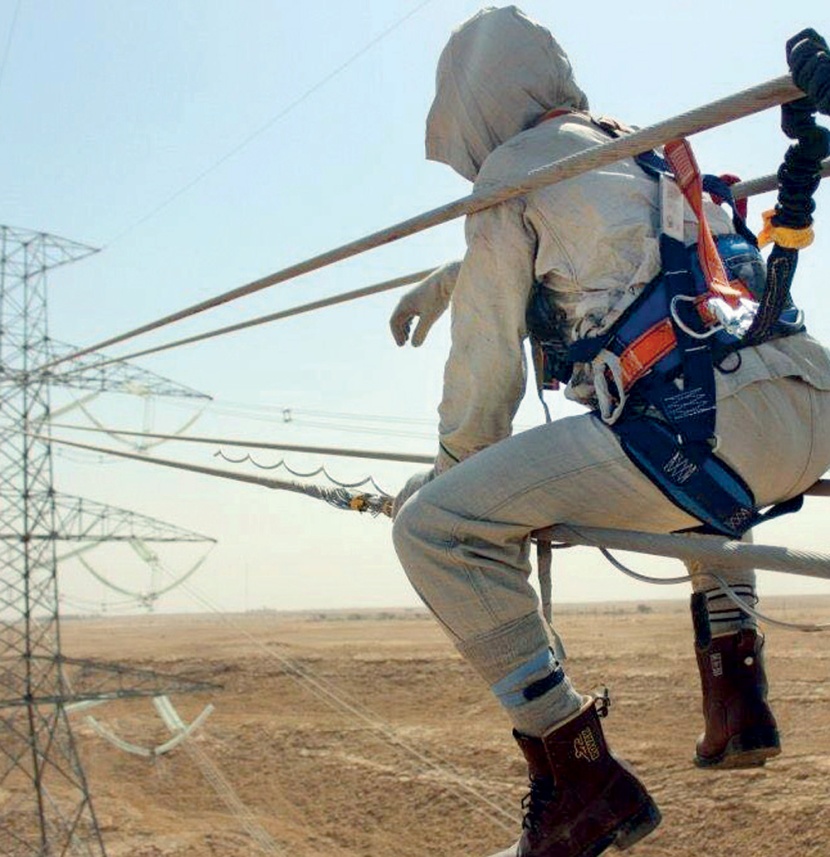 فريق سعودي من المهندسين والفنيين ينجح في تنفيذ 
مشاريع بالغة الخطورة