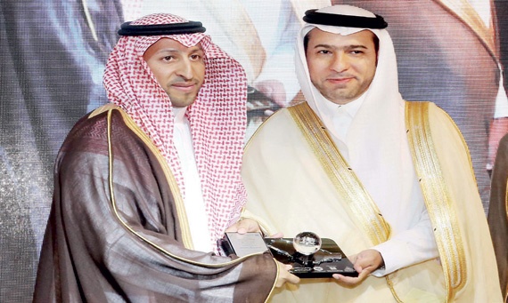 وزير الإسكان يكرم بنك الجزيرة لرعايته معرض «ريستاتكس» العقاري في الرياض