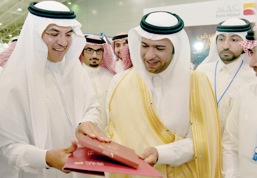 الحقيل يشيد بإصدارات «البلاد» .. وعروض خاصة فترة «ريستاتكس»