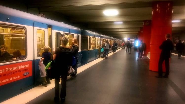 مسلح بسكين يهاجم ركاب محطة قطارات في ميونيخ .. قتل شخص وأصاب 3 بجروح خطيرة
