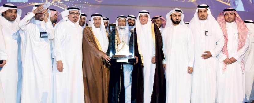 أمير منطقة المدينة المنورة يكرّم الشركة السعودية للكهرباء