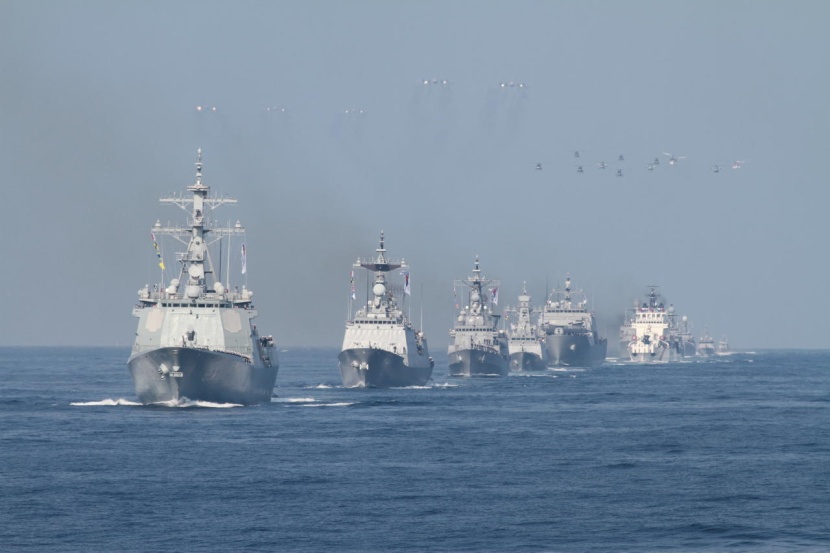 كوريا الجنوبية تطلق طلقات تحذيرية بعد عبور زورقين شماليين الحدود البحرية
