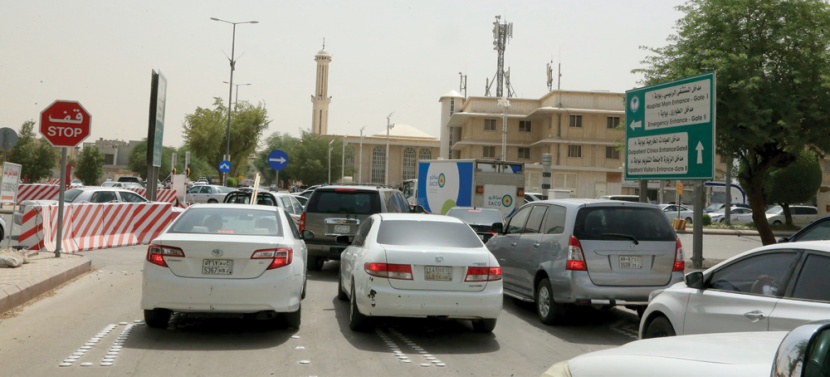 الرياض: تحويلات تسبب اختناقات وتكدس سيارات .. وسط اجتهادات عشوائية من «المرور»