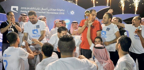 اختتام بطولة «موبايلي أعمال لكرة القدم 2016» بتتويج شركة أسعد سعيد باللقب