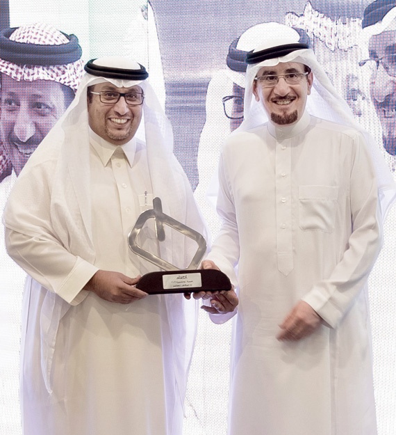 وزير العمل والتنمية الاجتماعية يكرم STC لشراكتها مع جمعية «إطعام»