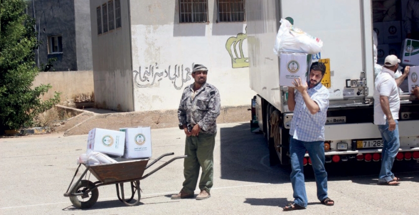 «نصرة الأشقاء» توزع طرودا غذائية على 929 أسرة سورية في الأردن
