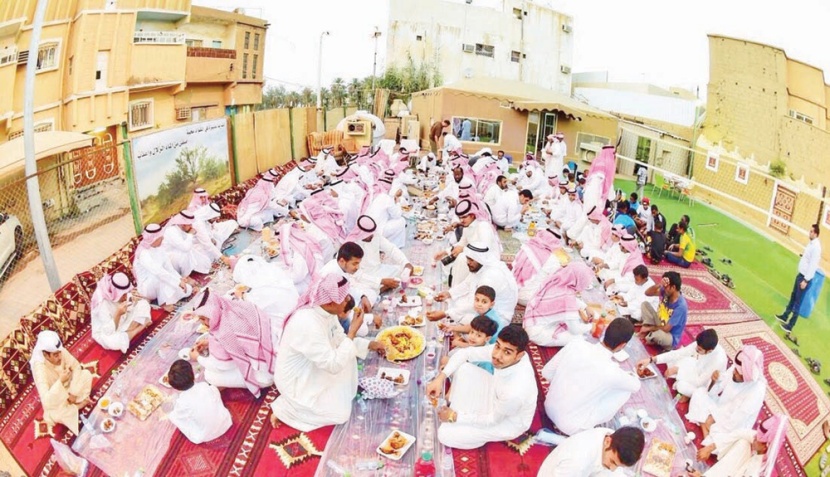 «ديوانية حي أم شان» .. عادة أصيلة لصيانة حق الجار