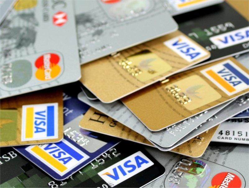 الإمارات: إلغاء رسوم بطاقات الائتمان في القطاع التجاري