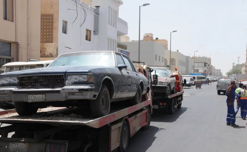 بلدية الخبر تغلق 11 محل لزينة السيارات وتزيل 280 حاجز وتتلف 120 كلجم سمبوسة