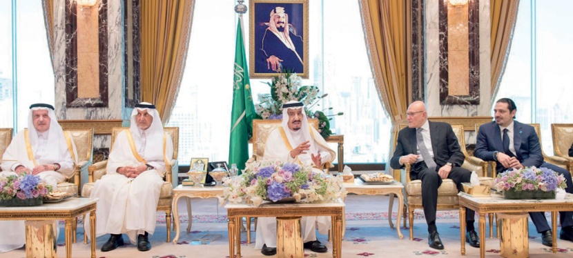 الملك سلمان يستقبل المهنئين بعيد الفطر