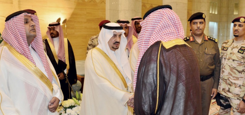 فيصل بن بندر يستقبل العلماء والوزراء وكبار مسؤولي الرياض