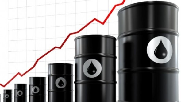 النفط الخام يبقى قرب أدنى مستوى له منذ شهرين بسبب مخاوف من وفرة المعروض
