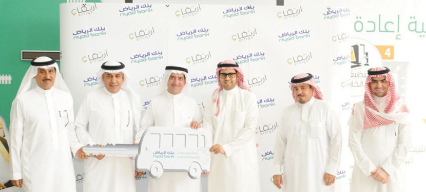 أمير الشرقية يكرم بنك الرياض لشراكته مع «بناء» ودعمه «ارتقاء»