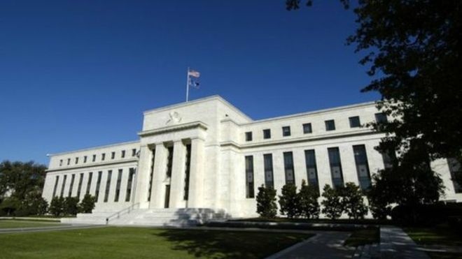 المركزي الأمريكي يبقي الفائدة دون تغيير ويشير إلى تضاؤل المخاطر