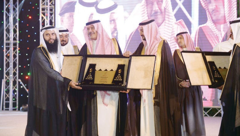 أمير الباحة يكرم «الاتصالات السعودية» لرعايتها «صيف الباحة 37»