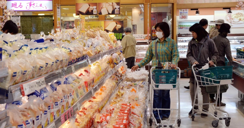 تراجع أسعار المستهلكين في اليابان للشهر الرابع على التوالي