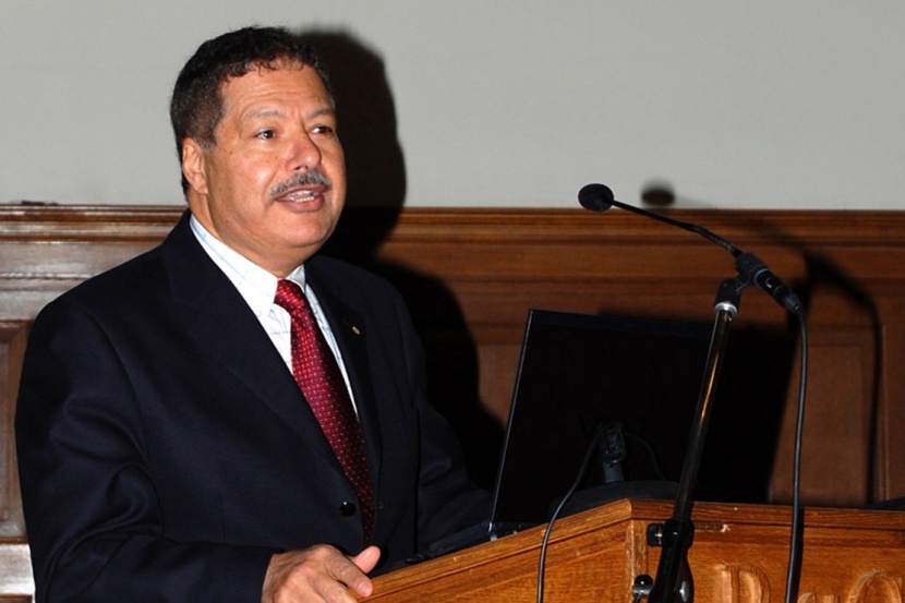 أحمد زويل .. أول عالم مصري وعربي يفوز بجائزة نوبل في الكيمياء
