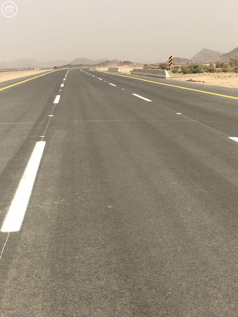 افتتاح المرحلة الأولى من مشروع ازدواج طريق بيشة خميس مشيط بطول 28 كم