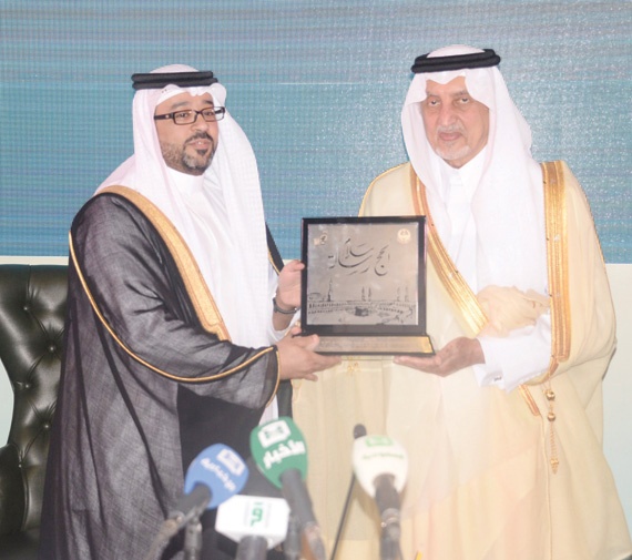 خالد الفيصل يكرم «موبايلي» لشراكتها الاستراتيجية للحملة الوطنية لتوعية ضيوف الرحمن