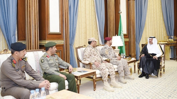 أمير المدينة المنورة يستقبل عددا 
من القيادات العسكرية في المنطقة