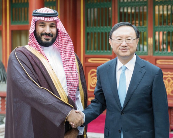 ولي ولي العهد يبحث مع مستشار الدولة الصيني العلاقات الثنائية بين البلدين