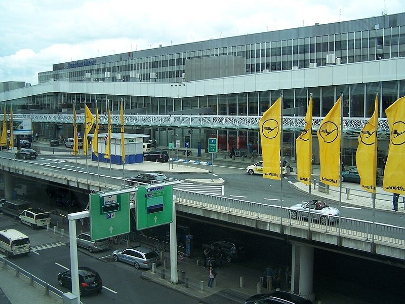 إلغاء نحو 100 رحلة طيران بسبب إنذار أمني بمطار فرانكفورت