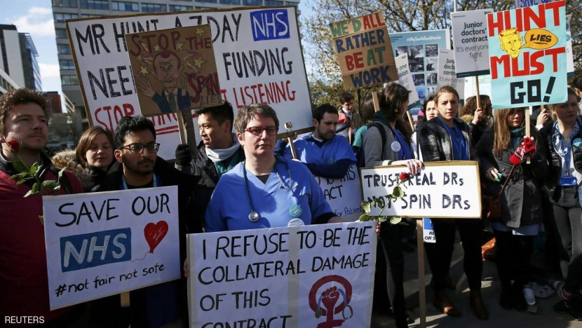 بسبب المرضى.. أطباء بريطانيا يعلقون الإضرابات