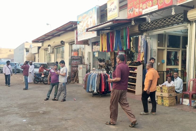 حائل: سوق القشلة الأثرية .. عراقة نصف قرن تتحول إلى ملتقى للعمالة الوافدة