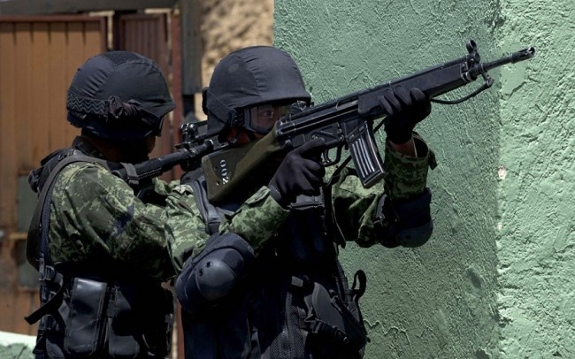 مقتل خمسة جنود مكسيكيين في هجوم على قافلة عسكرية