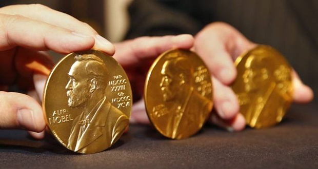 لأبحاثهم النظرية في تحول المادة.. 3 بريطانيين يفوزون بجائزة نوبل في الفيزياء