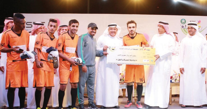 أمين منطقة الرياض يتوج الفائزين ببطولة STC للساحات