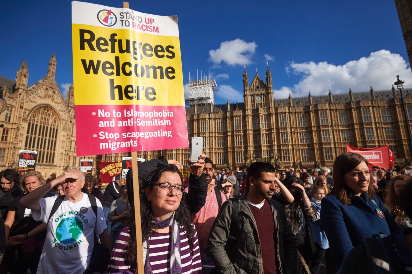 قصة مصورة: مئات البريطانيين يتضامنون مع اللاجئين