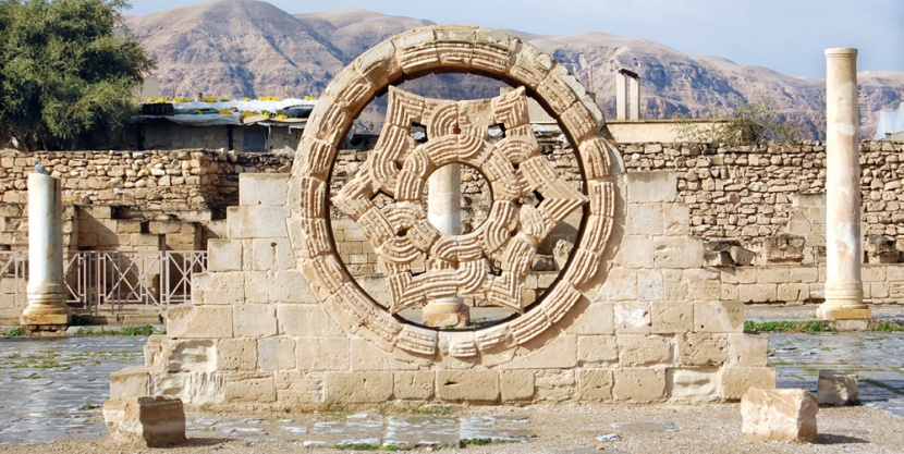 اللمسات الأخيرة على أكبر لوحات الفسيفساء في العالم