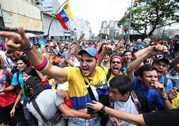 المعارضة الفنزويلية تندد بـ"انقلاب" وتدعو الى التظاهر ضد مادورو