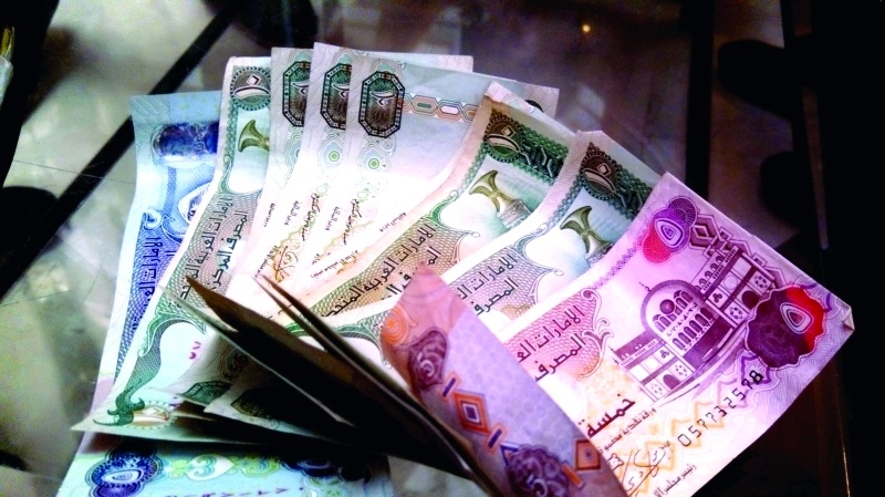 الإمارات: 3.7%  تراجع ودائع العملات الأجنبية إلى 350 ملياراً