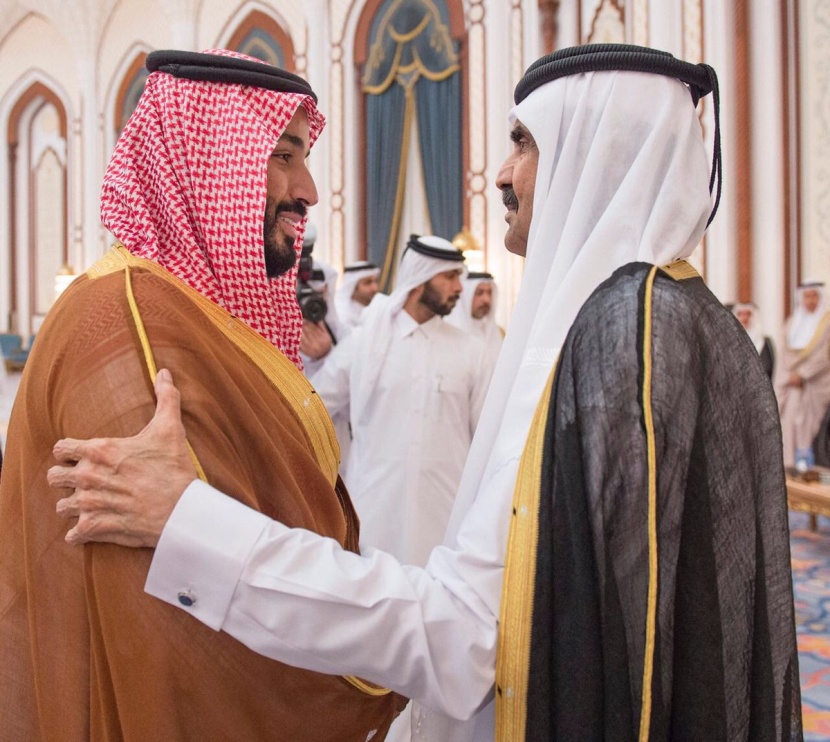 ولي ولي العهد يعزي الشيخ حمد بن خليفة وأمير قطر في وفاة الشيخ خليفة