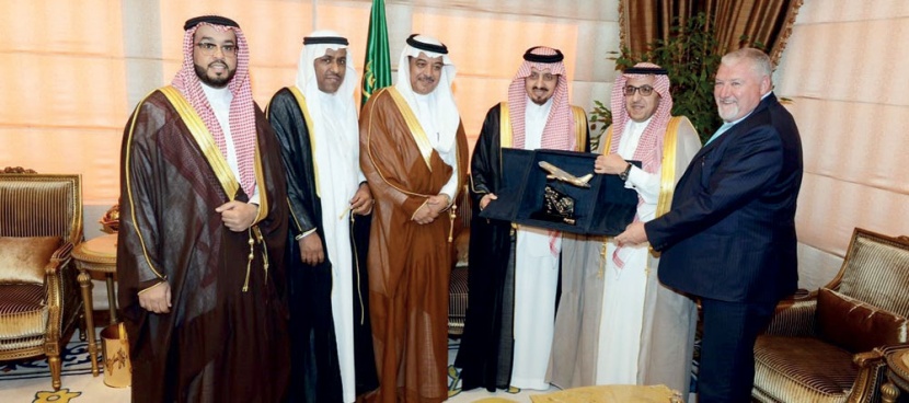 أمير عسير يستقبل وفدا من الطيران المدني ويبارك تدشين رحلات «ناس» المحورية من مطار أبها
