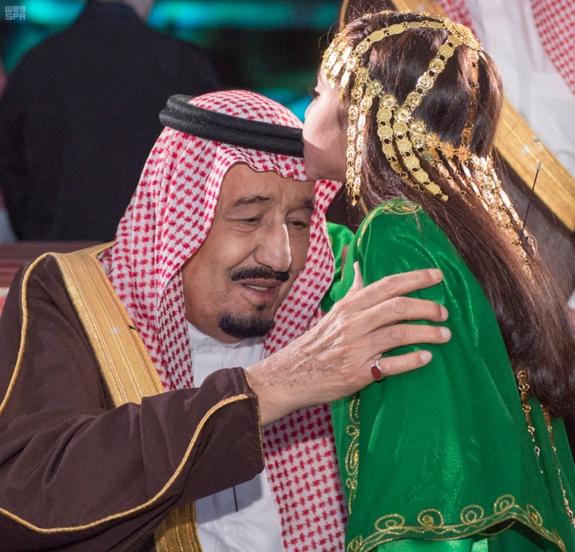 خادم الحرمين يدشن عدد من المشاريع التنموية والصناعية في الجبيل و رأس الخير