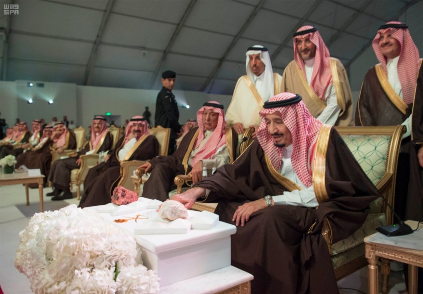 خادم الحرمين يدشن عدد من المشاريع التنموية والصناعية في الجبيل و رأس الخير