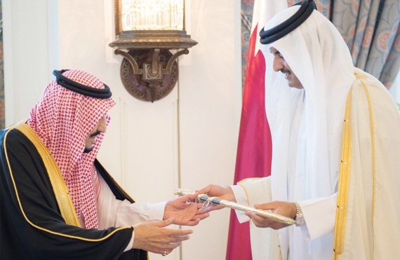 قطر تخرج لاستقبال الملك سلمان