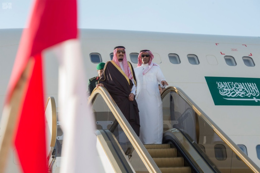خادم الحرمين يصل البحرين ليرأس وفد المملكة في الدورة 37 لمجلس التعاون الخليجي