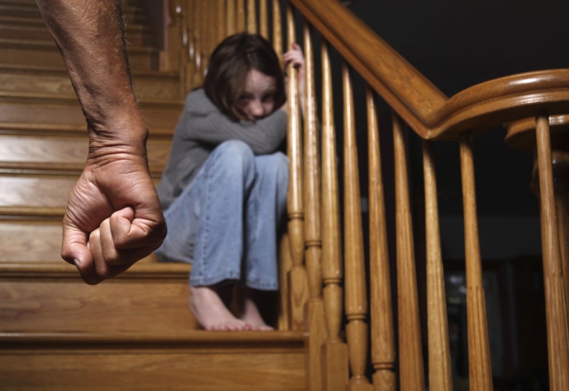 طبيب نفسي: الأطفال الذين يتعرضون للضرب قد يستخدمونه أيضا عندما يصبحون آباء