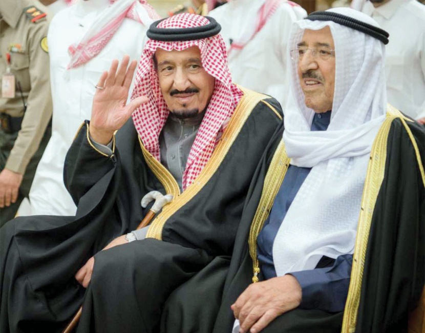 خادم الحرمين يشرف مأدبة غداء أقامها ولي عهد الكويت