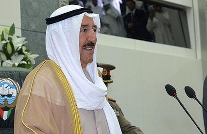 أمير الكويت: تخفيض الإنفاق العام أصبح أمرا حتميا