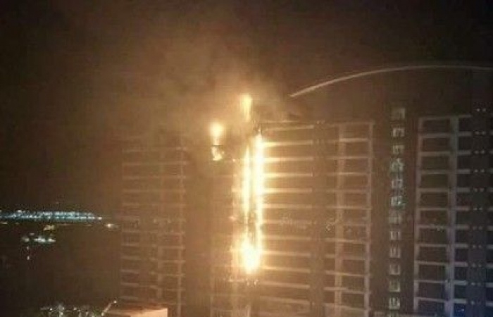 حريق في مبنى سكني بجزيرة النخلة في دبي