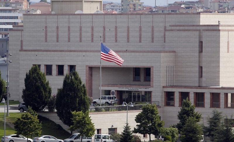 الشرطة التركية تعتقل رجلا أطلق النار في الهواء خارج السفارة الأمريكية