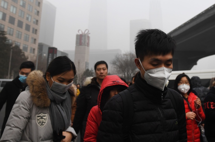 الضباب الدخاني يسجل أرقاما قياسية في شمال الصين لليوم الرابع