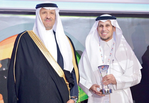 الأمير سلطان بن سلمان يكرم STC لرعايتها الدورة الخامسة من «ألوان السعودية»